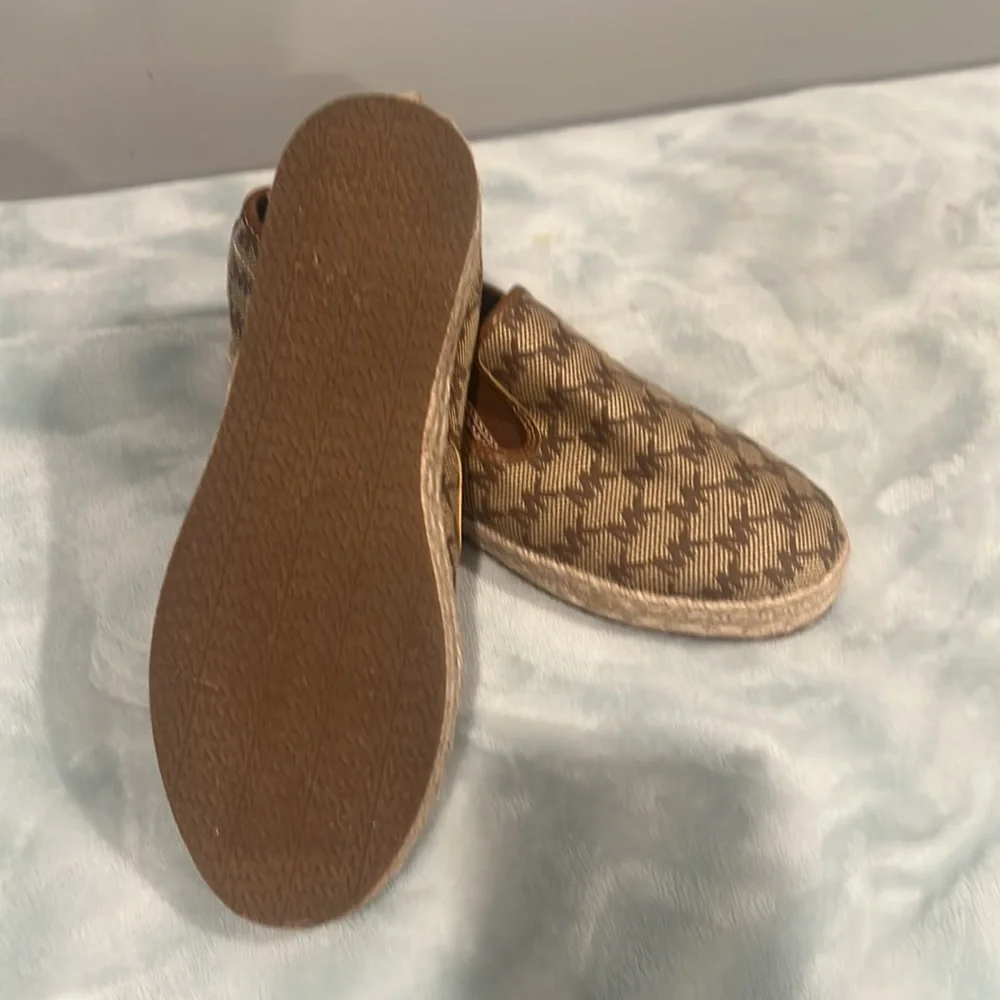 MK Brand New tan slip ons size 6.5 - Picture 3 of 4